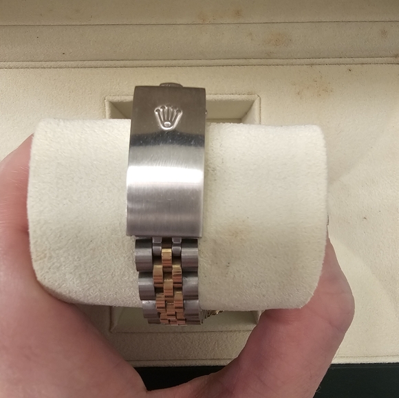 Rolex BLUE MOTHER OF PEARL DIAL & DIAMOND BeZeL - Picture 8 of 10